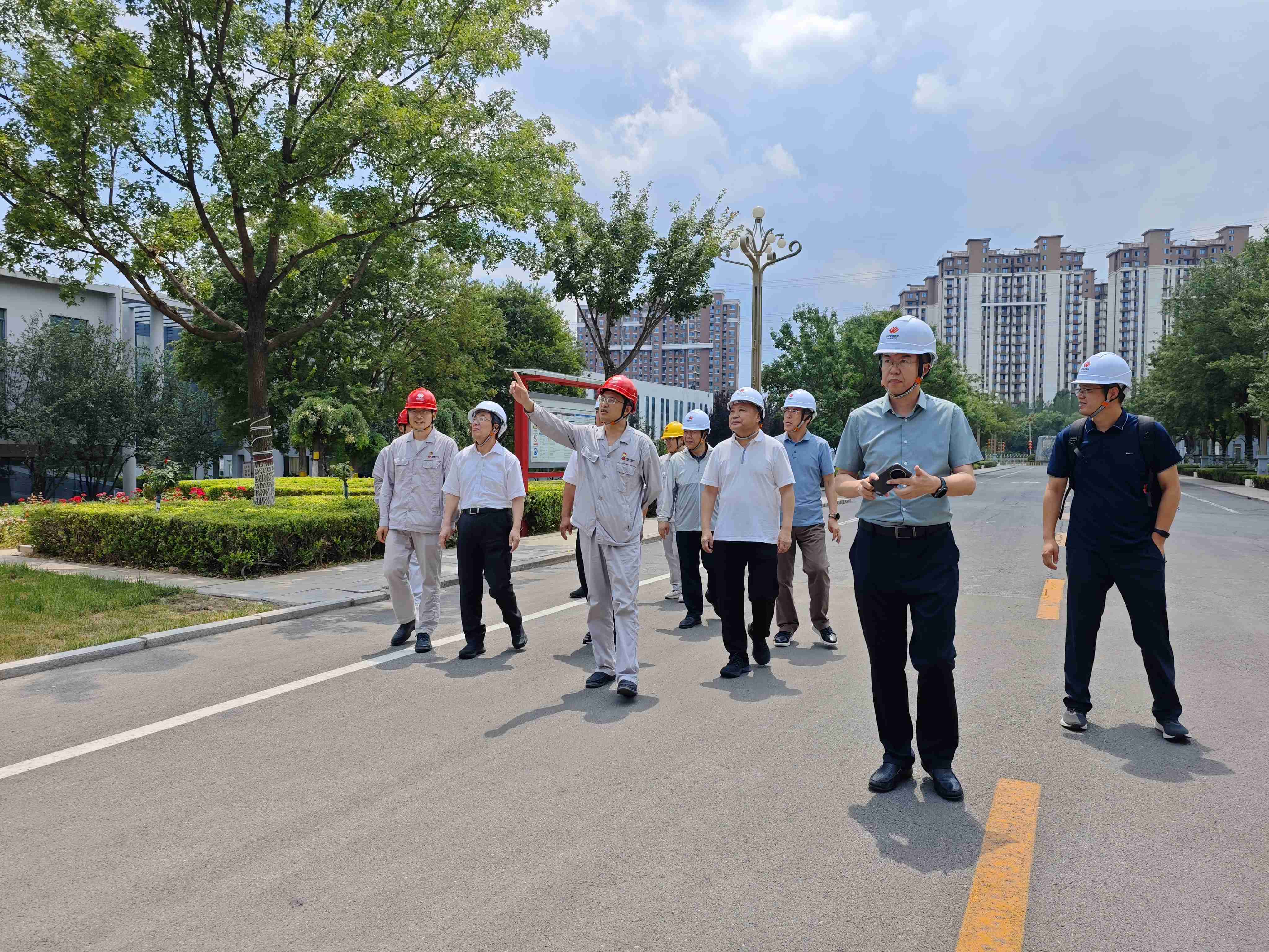 赫普能源联袂权威专家团考察龙山电厂 助力火电“抽汽蓄能”技术迈向更高峰(图2)